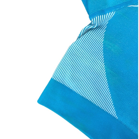 Gymshark Ultra Seamless Crop Top, Keyhole Back, Neon Blue - Picture 6 of 8